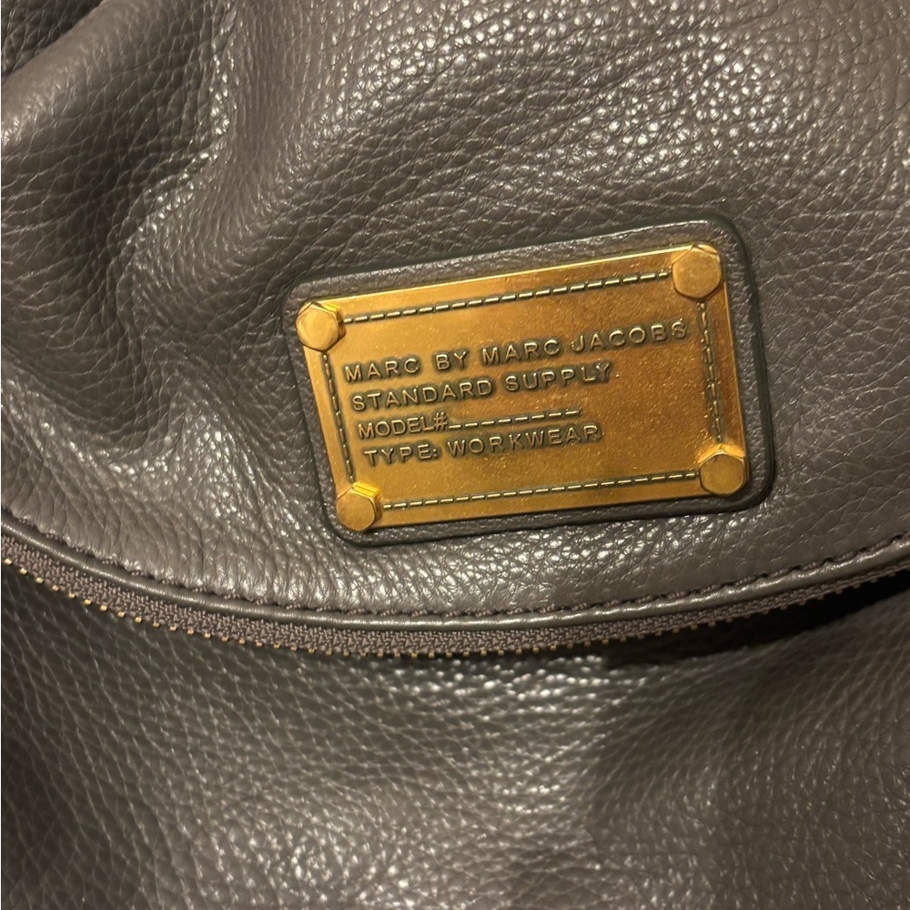 Marc by Marc Jacobs Pebbled Leather Crossbody- Taupe Grey
MSRP $350 EUC - Picture 4 of 8